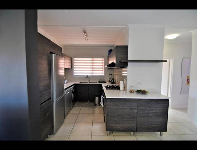 3 BEDROOM APARTMENT FOR SALE IN OAKDENE